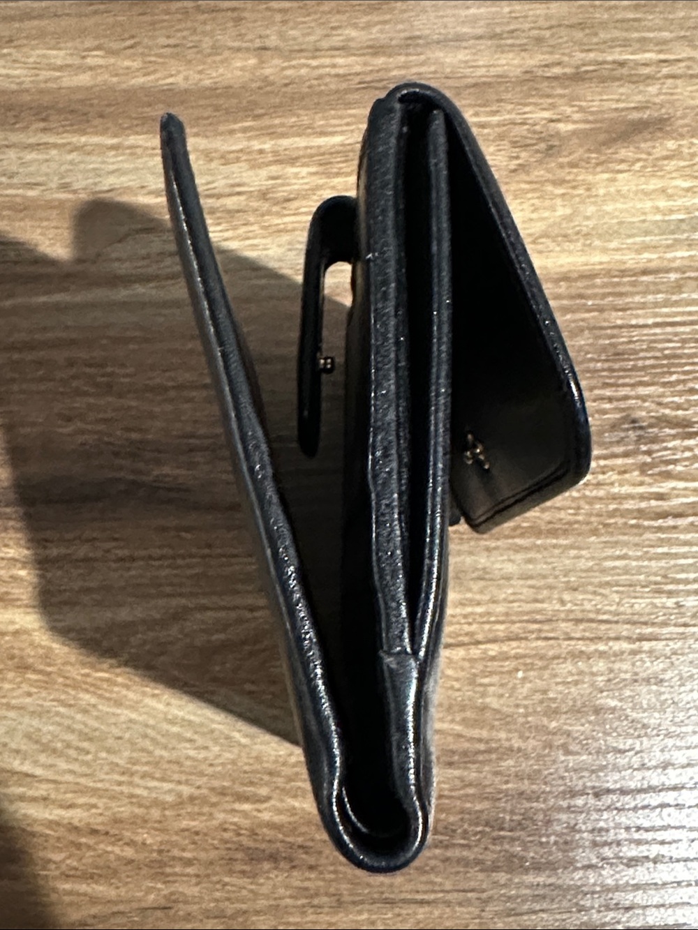 Gucci Black Leather Compact Wallet with Gold Horsebit Detail - Picture 6 of 7